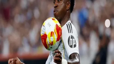 拜仁战胜勒沃库森，凯恩梅开二度阿方索助关键一击，欧冠成功挺进八强总比分5-0